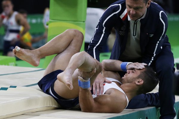 Гимнасты устроили флешмоб: Чемпионы продемонстрировали видео своих неудач