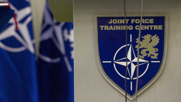 В НАТО назвали Россию главным источником напряженности в Европе