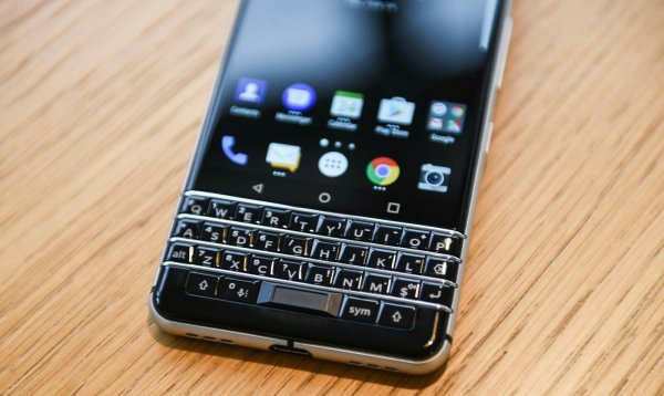 В ролике смартфона BlackBerry KEY2 видна новая аппаратная кнопка