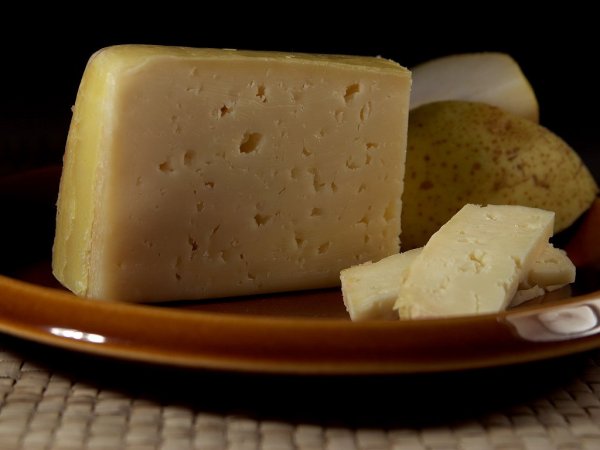 Росконтроль перечислил самые опасные марки сыра