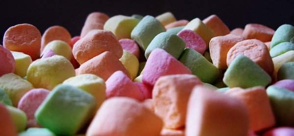 В Великобритании введут запрет на продажу сладостей возле кассы
