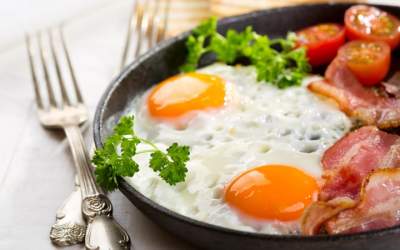 Медики опровергли пользу яичницы на завтрак
