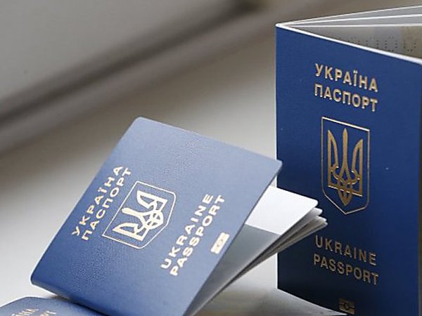 Украинцев без загранпаспорта перестали выпускать из России