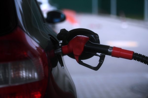 Госдума поднятие цен на бензин назвала картельным сговором