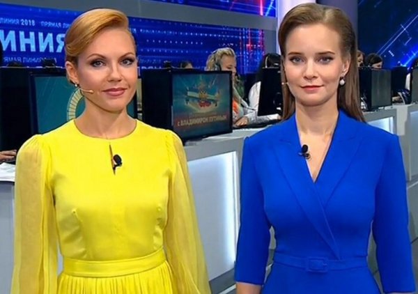 Ведущие одного из каналов удивили украинской символикой во время «Прямой линии» с Путиным