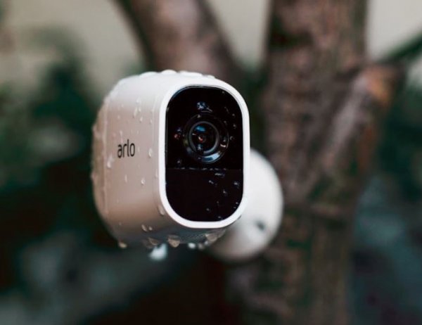 Умные камеры наблюдения Arlo Smart сами звонят в 911