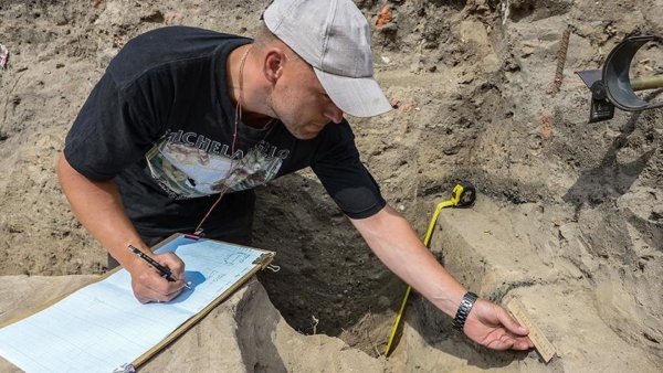 В Новосибирской области археологи раскопали древнюю улицу