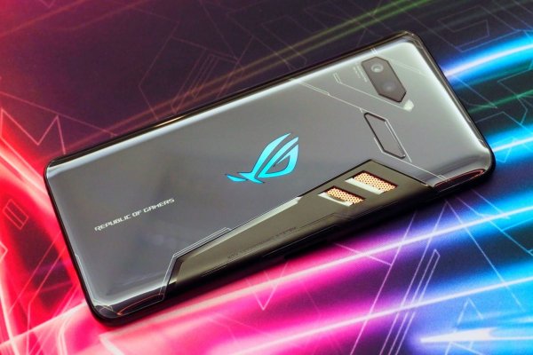 Asus ROG Phone признан самым производительным смартфоном