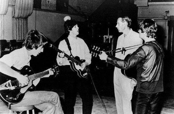 Уникальная находка: В Японии обнаружили десятки неизвестных снимков The Beatles