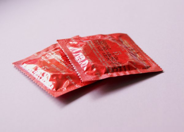 ФАС завела дело из-за недостоверной рекламы презервативов Durex