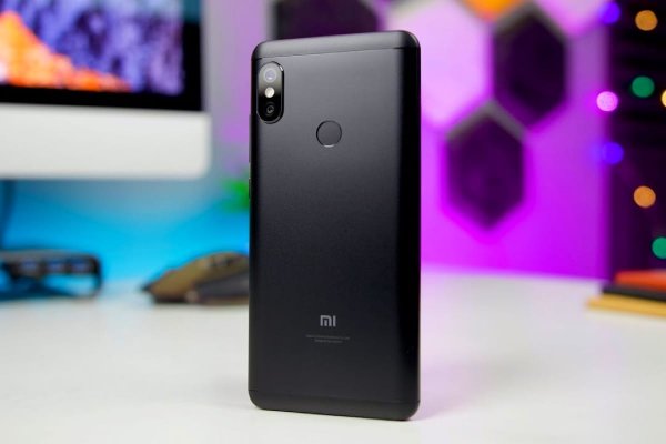 В Сеть слили «живые» фото смартфона Redmi 6 Pro