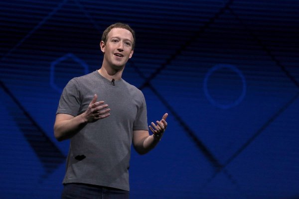 Facebook тестирует программу платного контента в группах