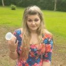 Девушка выпила собачью мочу, чтобы вылечить депрессию и прыщи