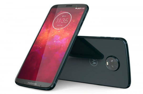 В продаже появился обновленный Moto Z3 Play