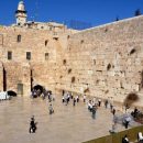 Огромный кирпич выпал из Стены Плача в Иерусалиме
