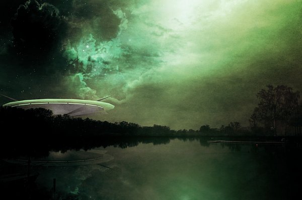 В США над озером пролетел зеленый светящийся НЛО