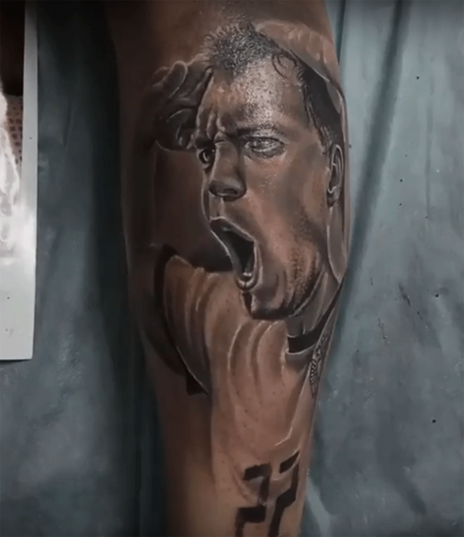 Житель Благовещенска сделал тату с портретом футболиста сборной РФ Дзюбы