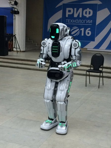 Канал «Россиия24» выдал человека в костюме за настоящего робота